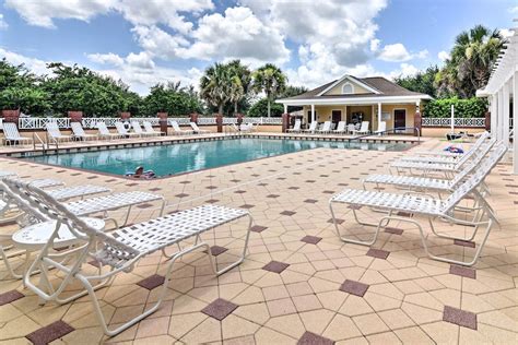 The Villages Vacation Rentals with a Pool .